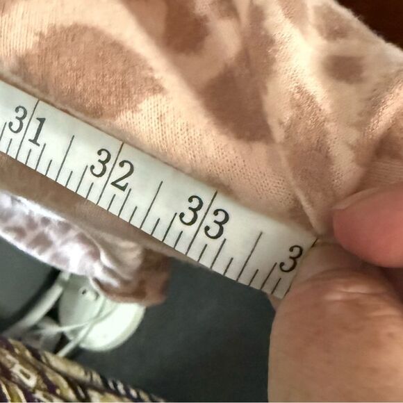 Celeste Sweater Top 2X Plus Size Pink Leopard Print Cold Shoulder Soft Knit EUC - Picture 5 of 6